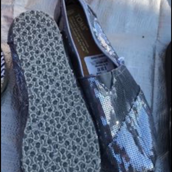 TOMS size 8.5 new never worn still with tags - Picture 4 of 4